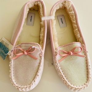 Old navy pink moccasins size 5 new w/tags